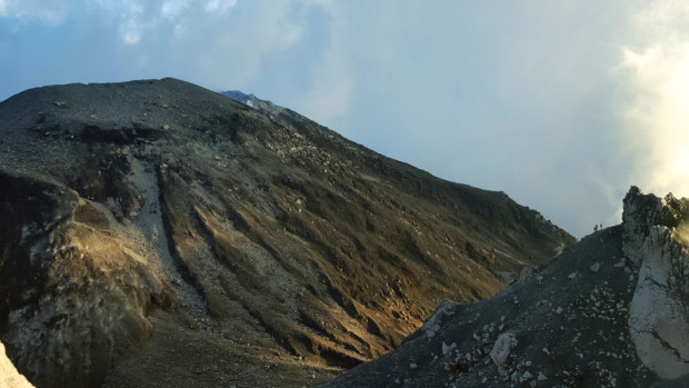 Cono activo de volcán Santiaguito