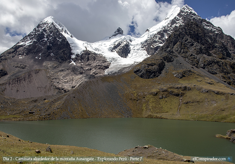 Bordeando la Laguna Pucacocha.