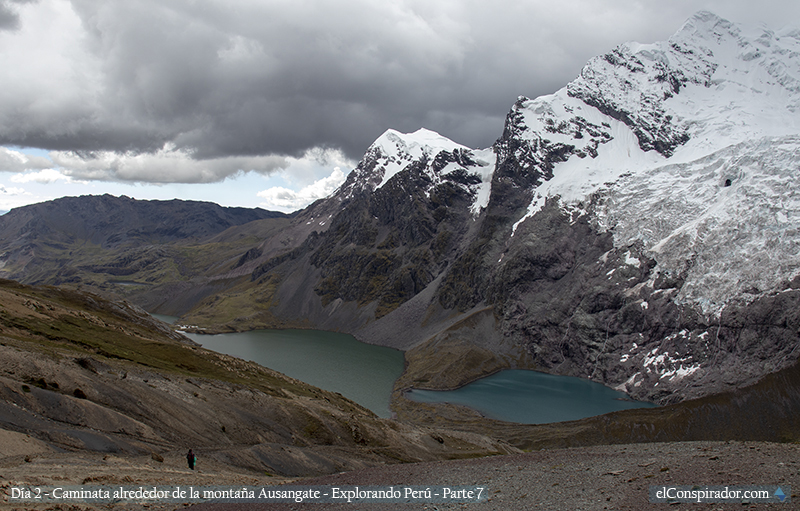 Mientras ascendíamos al segundo paso, el cielo empezaba a tornarse oscuro y las lagunas quedaban más a la distancia.